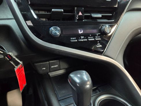 Used 2021 Toyota Camry SE image 21