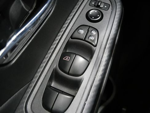 Used 2025 Nissan Versa SV FWD image 13