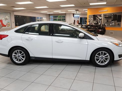 Used 2016 Ford Focus SE FWD image 12