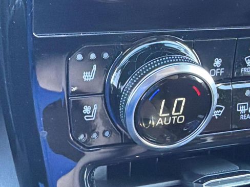 Used 2023 Toyota Highlander Platinum FWD image 18