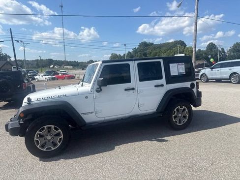Used 2015 Jeep Wrangler Unlimited Rubicon w/ Connectivity Group AWD/4WD image 2