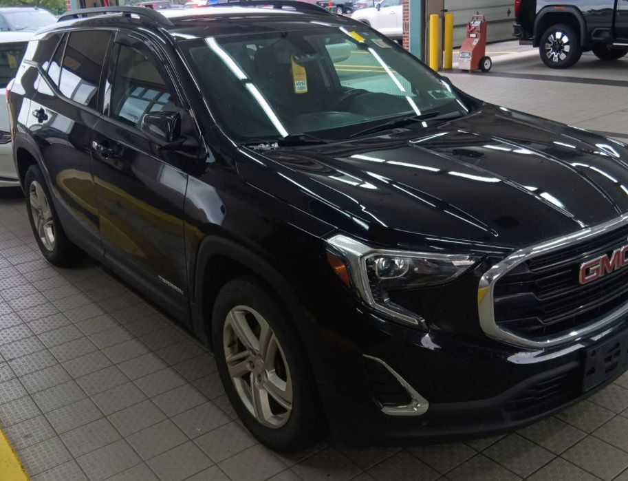 Used 2018 GMC Terrain SLE w/ Driver Convenience Package AWD/4WD image 2