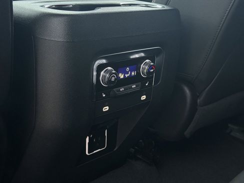 Used 2023 GMC Yukon AT4 image 29