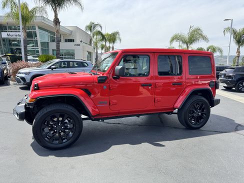 Used 2025 Jeep Wrangler Sahara w/ Safety Group image 7