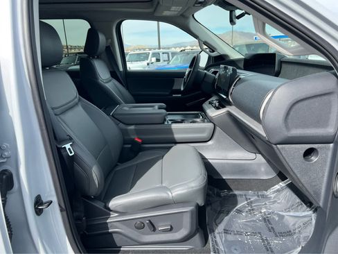 New 2026 Ford Expedition Active image 17