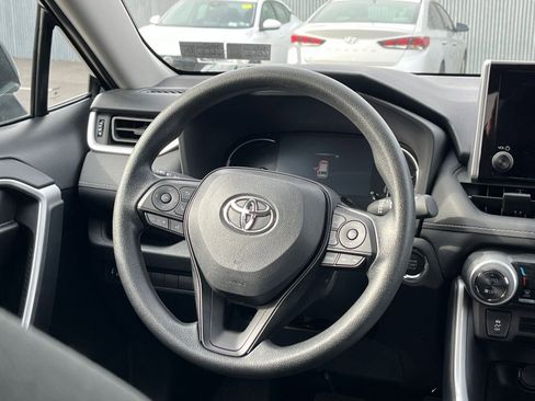 Used 2025 Toyota RAV4 XLE image 28