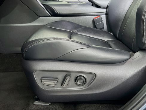 Used 2021 Toyota Venza XLE w/ Softex Package AWD/4WD image 19