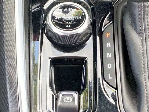 Used 2023 Chevrolet Colorado Trail Boss AWD/4WD image 34