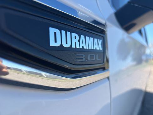 Used 2021 GMC Yukon XL SLE AWD/4WD image 9