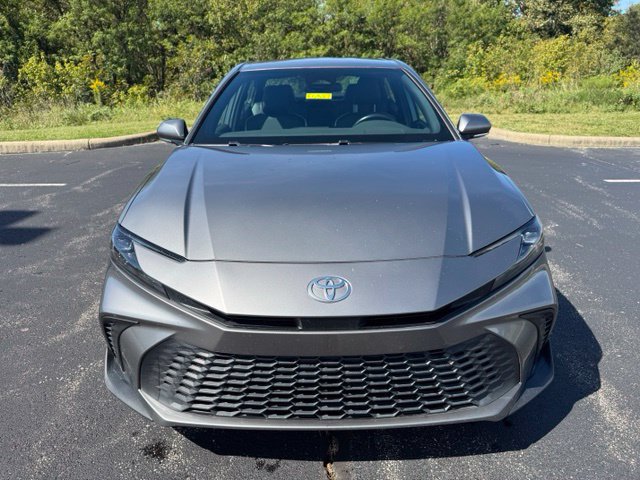 Used 2025 Toyota Camry SE FWD image 8