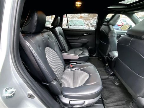 Certified 2024 Toyota Highlander XSE image 19