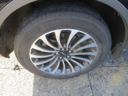 Used 2023 Lincoln Aviator AWD w/ Premium Package image 8