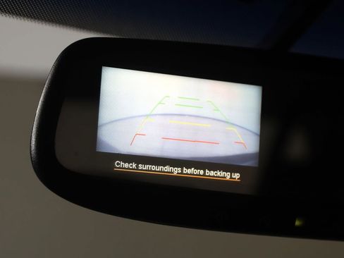 Used 2011 Subaru Outback 2.5i Limited w/ PWR Moonroof Pkg image 9