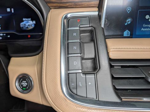 Used 2023 Chevrolet Tahoe Premier AWD/4WD image 34