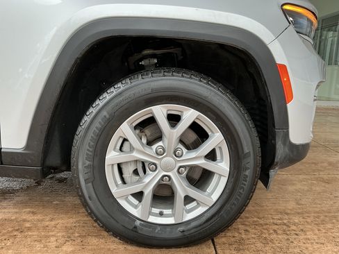 Used 2023 Jeep Grand Cherokee Limited image 28