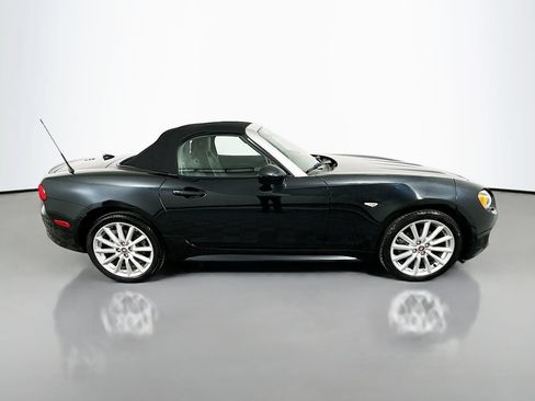 Used 2017 FIAT 124 Spider Lusso RWD image 4