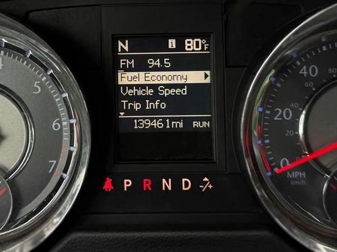 Used 2016 Chrysler Town & Country Touring image 9