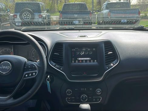 Used 2019 Jeep Cherokee Latitude w/ Popular Appearance Group AWD/4WD image 23
