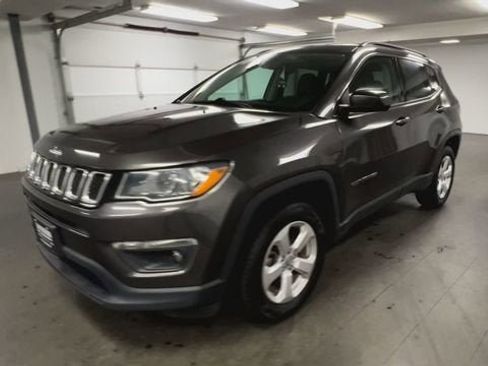 Used 2019 Jeep Compass Latitude w/ Popular Equipment Group AWD/4WD image 4