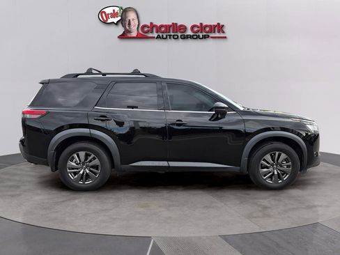 Used 2022 Nissan Pathfinder SV FWD image 7