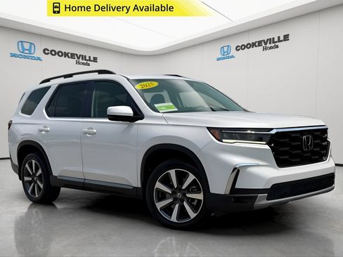Used 2025 Honda Pilot Touring image 1