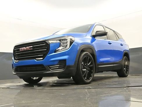 Used 2024 GMC Terrain SLE w/ Driver Convenience Package FWD image 28