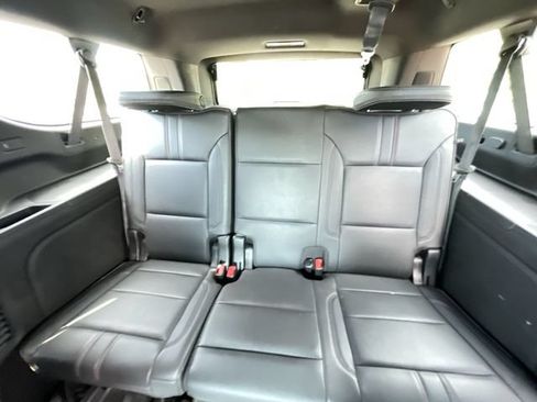 Used 2021 Chevrolet Suburban RST w/ Luxury Package RWD image 18