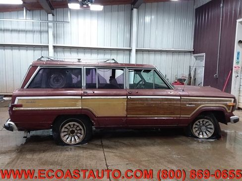 Used 1986 Jeep Grand Wagoneer image 3