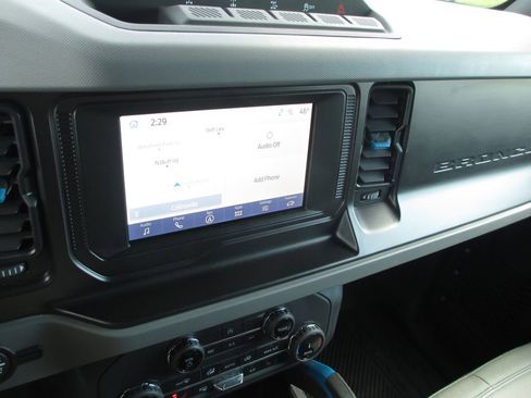 Used 2022 Ford Bronco Black Diamond w/ Sasquatch Package image 23