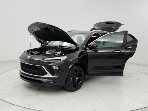 Used 2024 Buick Encore GX Sport Touring image 9