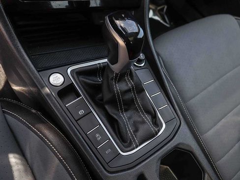 Certified 2025 Volkswagen Jetta SE FWD image 19