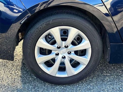 Used 2022 Toyota Corolla LE image 12