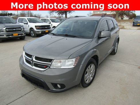 Used 2019 Dodge Journey SE w/ Connectivity Group image 1