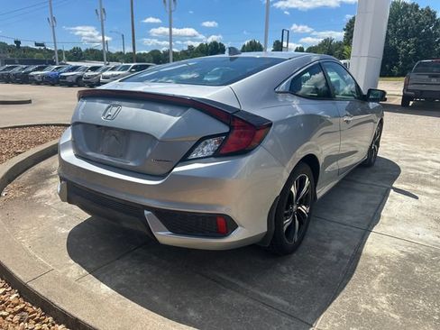Used 2018 Honda Civic Touring image 5