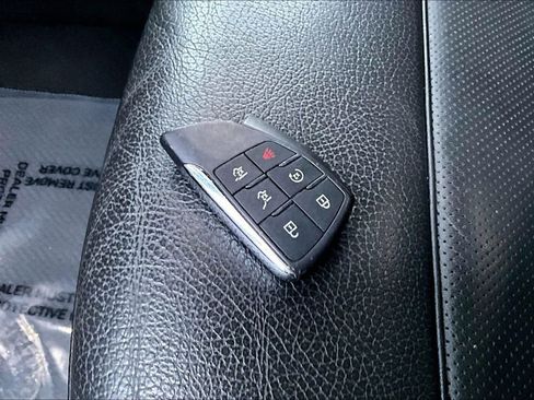 Used 2024 GMC Yukon XL Denali image 11