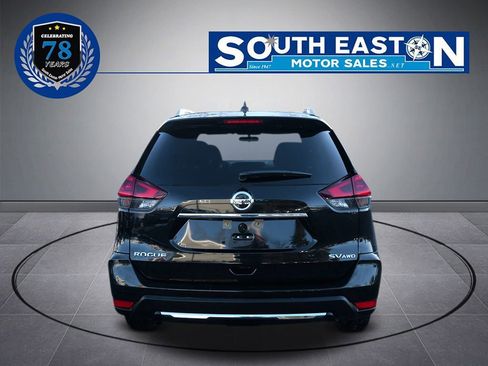 Used 2018 Nissan Rogue SV w/ Premium Package image 4