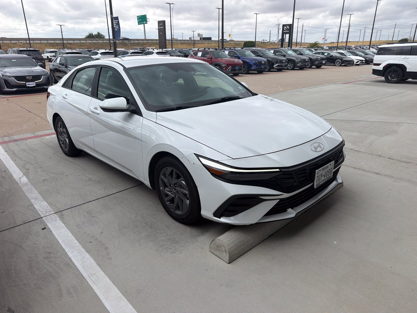 Used 2024 Hyundai Elantra SEL FWD image 4