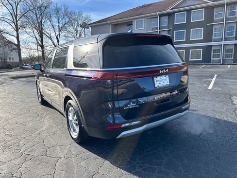 Certified 2023 Kia Carnival LX image 5