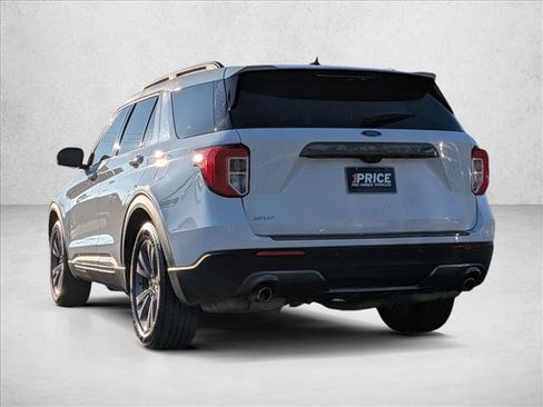 Used 2021 Ford Explorer XLT w/ Equipment Group 202A image 7