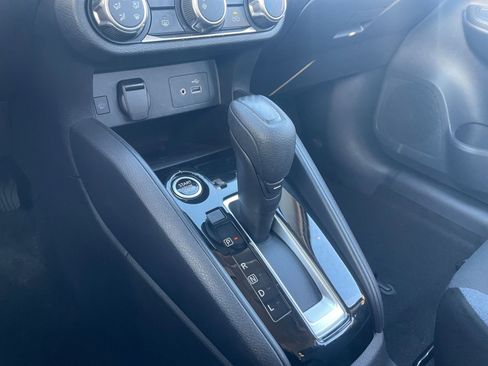 Used 2025 Nissan Versa SV image 40