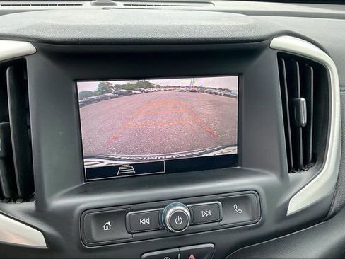 Used 2024 GMC Terrain SLE w/ Driver Convenience Package FWD image 14