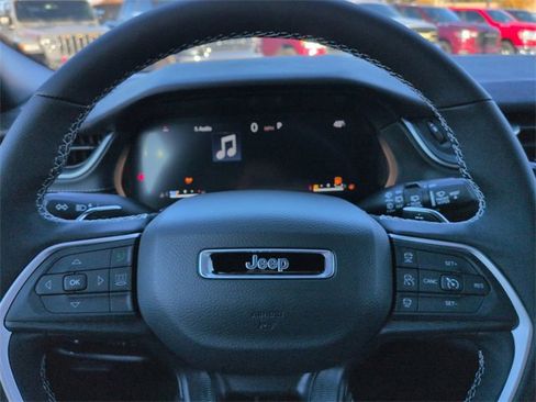 New 2025 Jeep Grand Cherokee Altitude image 26