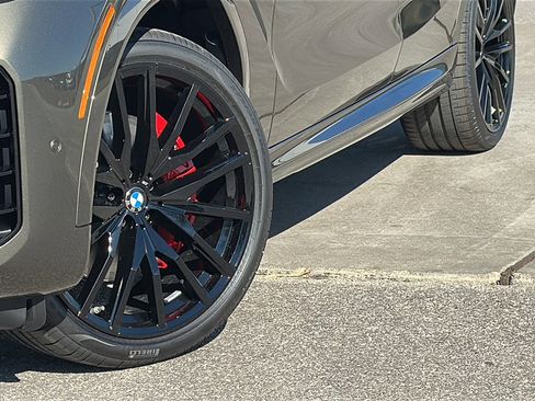 New 2026 BMW X6 xDrive40i w/ Climate Comfort Package image 3
