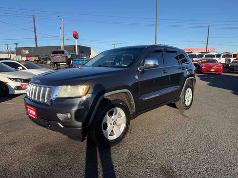 Used 2011 Jeep Grand Cherokee Laredo AWD/4WD image 3
