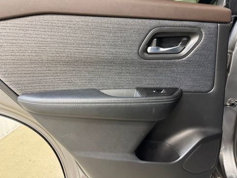 Used 2023 Nissan Rogue SV AWD/4WD image 14