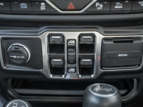 Used 2022 Jeep Wrangler Unlimited Sahara image 22