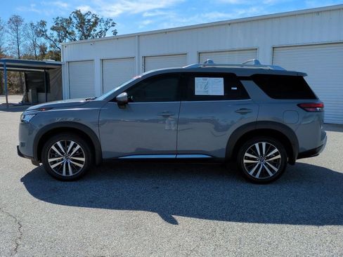 Certified 2022 Nissan Pathfinder Platinum w/ Cargo Package image 8