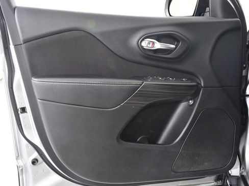 Used 2015 Jeep Cherokee Sport image 25