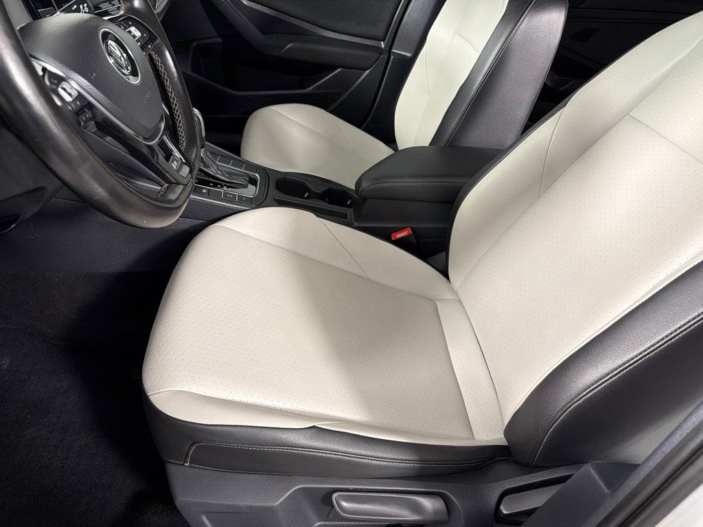 Used 2020 Volkswagen Jetta R-Line w/ R-Line Cold Weather Package FWD image 8