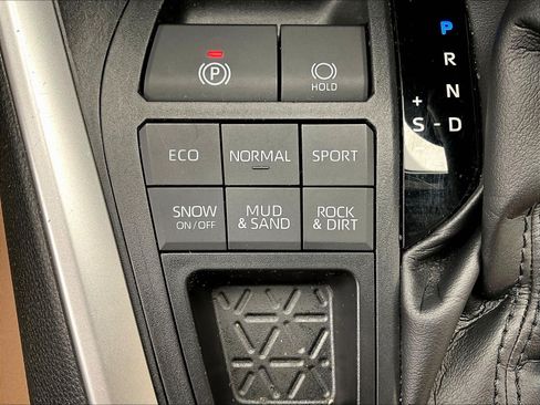 Used 2021 Toyota RAV4 XLE w/ Protection Package (TMS) AWD/4WD image 15